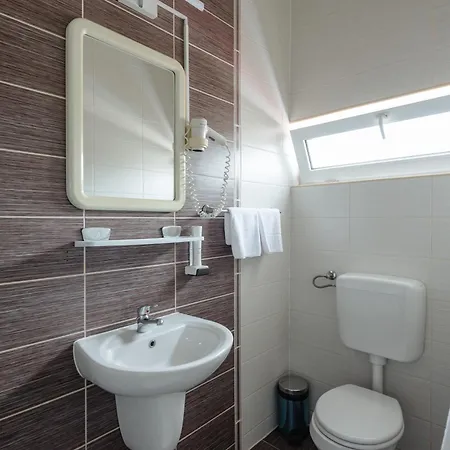 Pensiunea Mirabilandia Guest house Negreni